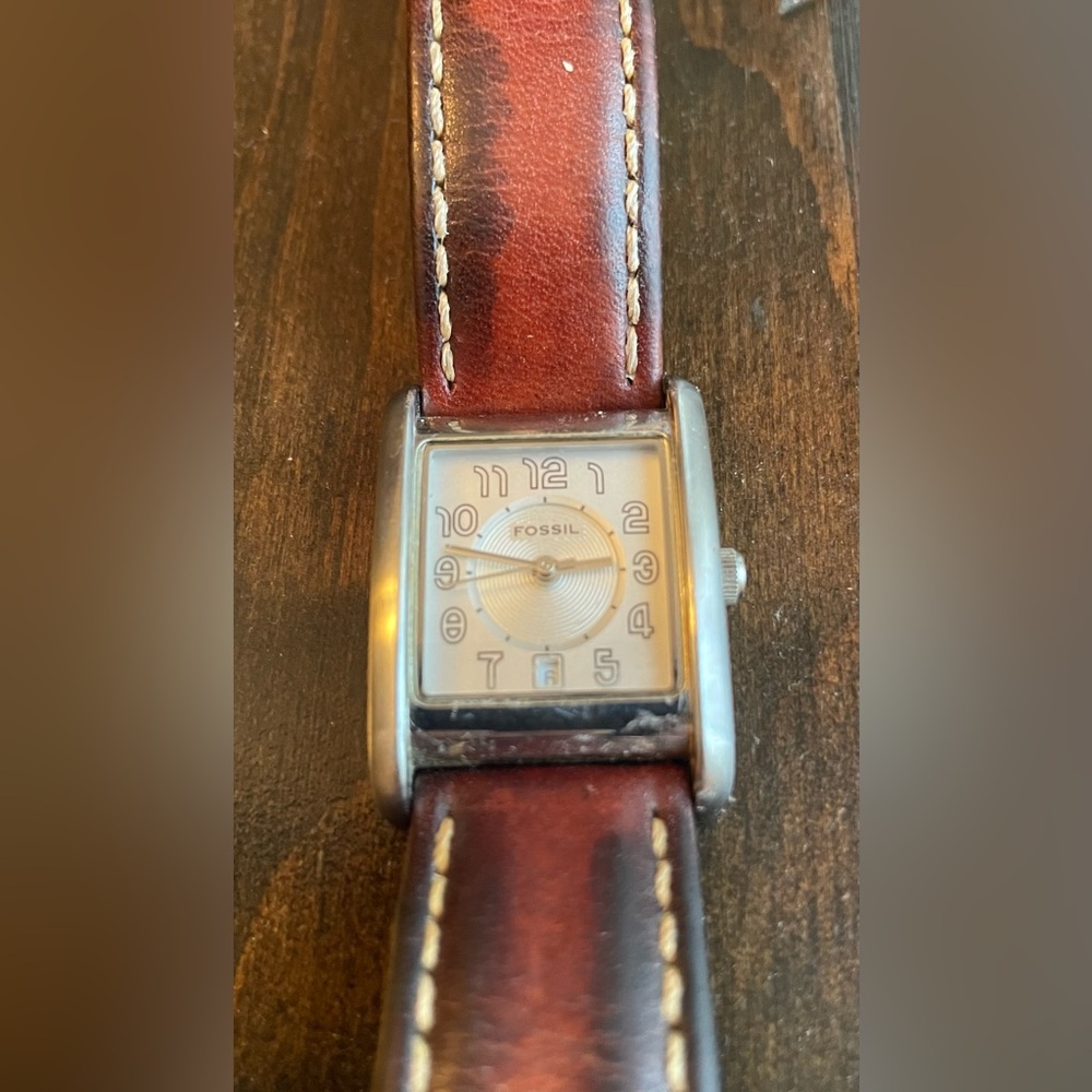 Vintage Fossil F2 Women’s Watch-Rectangular Tank & Leather Strap (+ 2 Batteries)